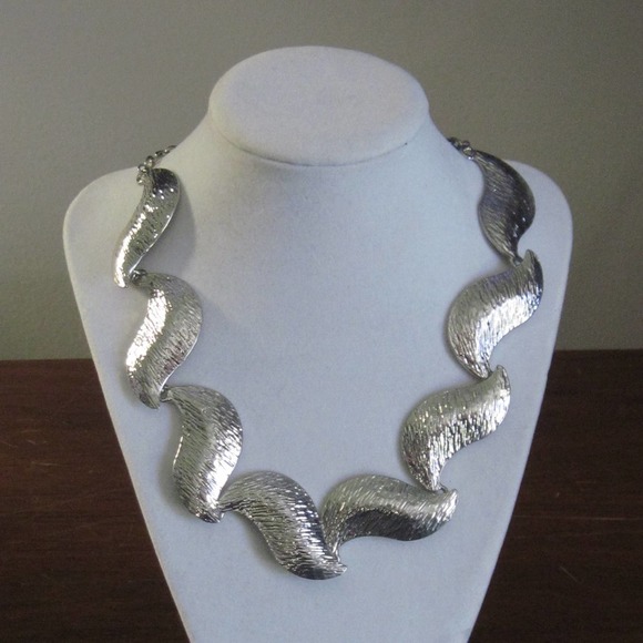 Mocha Silvertone Necklace and Earrings - Picture 2 of 8
